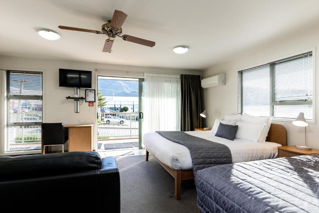 Deluxe Apartment with Spa room - Image 1