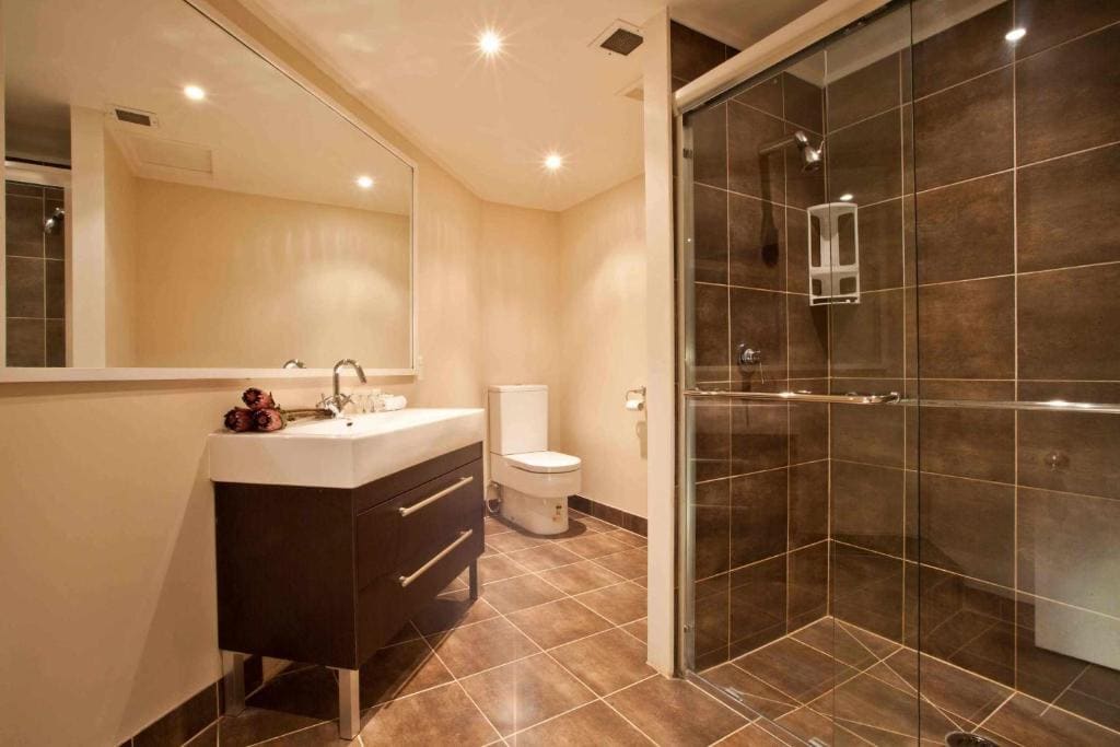 Executive Queen Room with Two Queen Beds room - Image 2