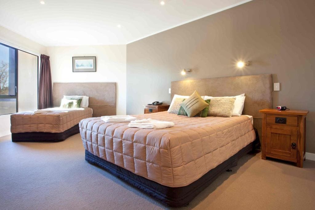 Executive Queen Room with Two Queen Beds room - Image 1