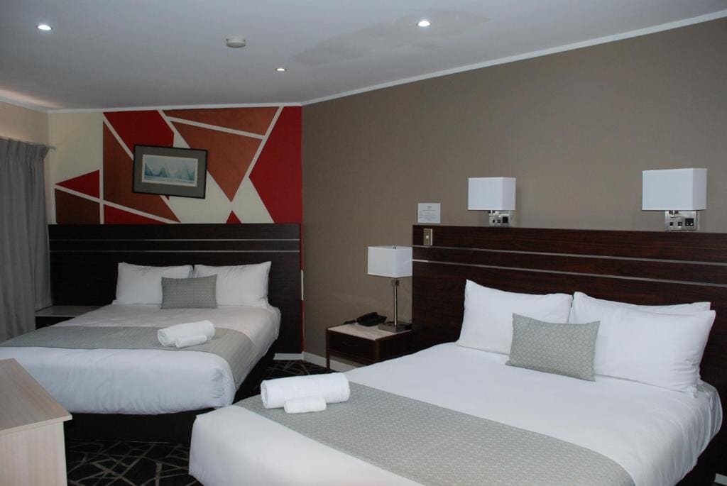 Economy Family Room room - Image 3