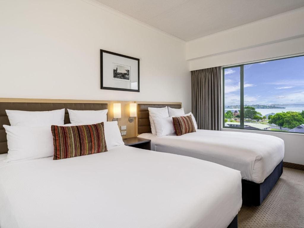 Superior Twin Room with Two Double Beds Lake View room - Image 1