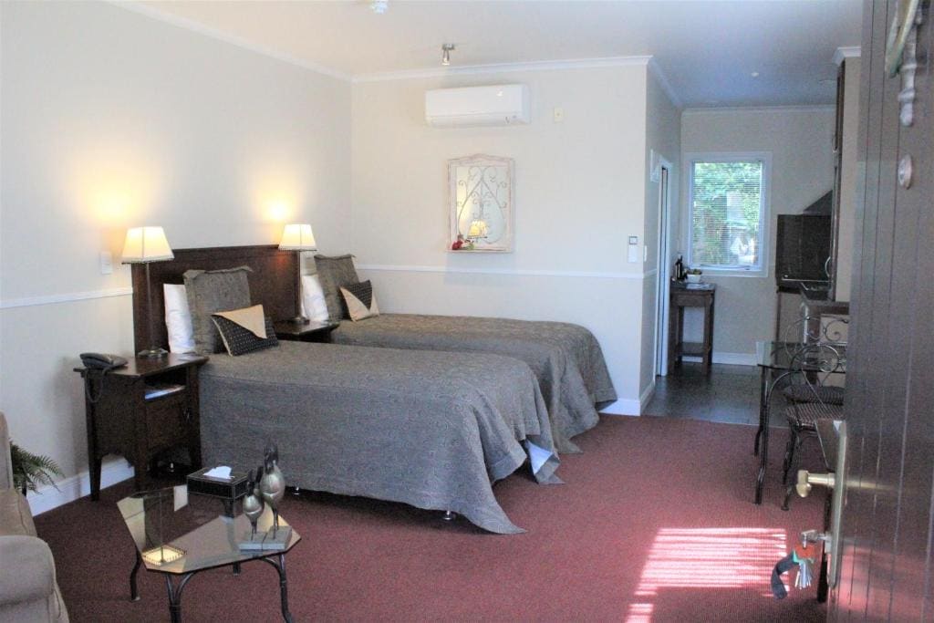 Studio with Spa Bath room - Image 1