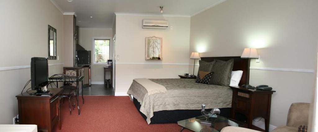 One-Bedroom Apartment room - Image 3