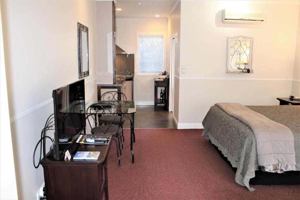 Studio with Spa Bath room - Image 3