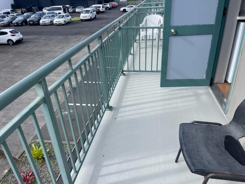 Twin Room with Balcony room - Image 3