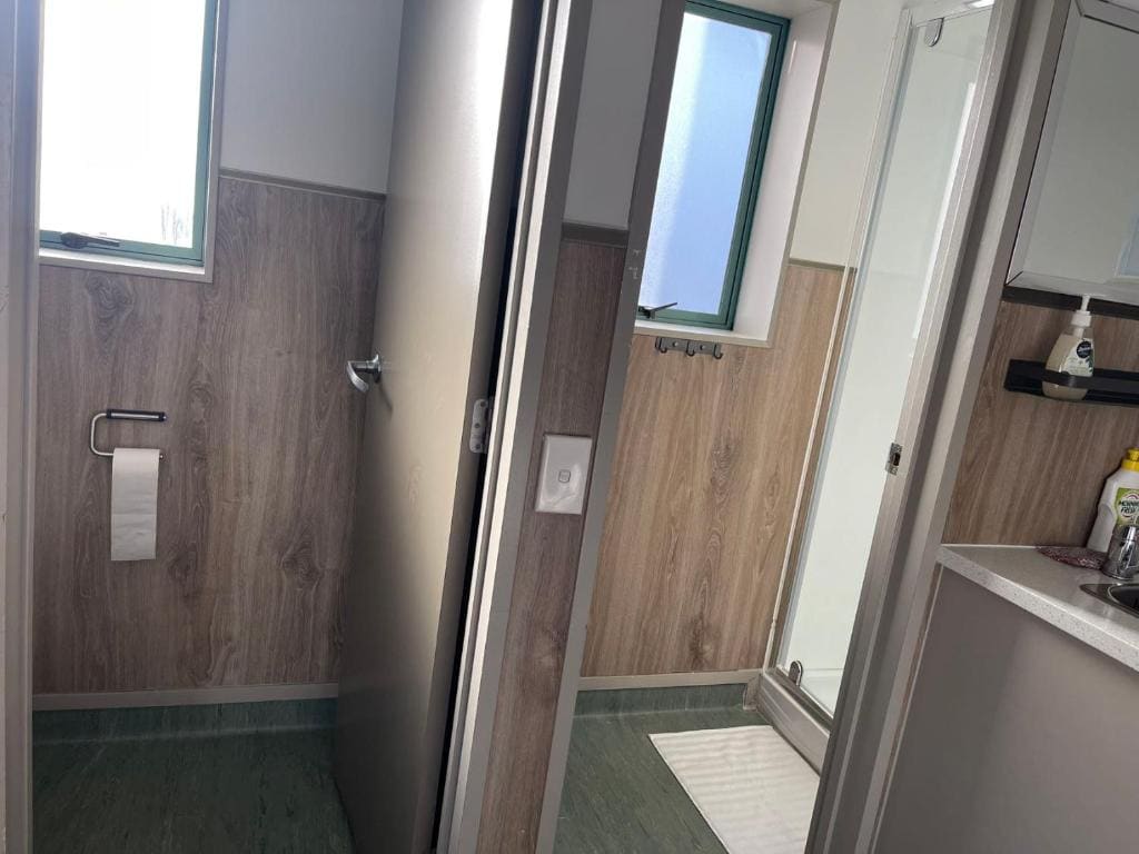 Twin Room with Bathroom room - Image 2