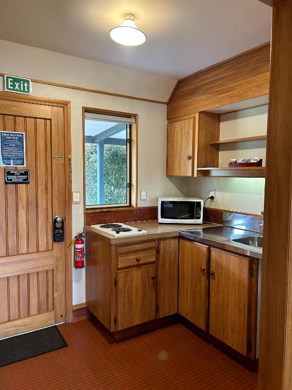 One-Bedroom Apartment room - Image 2