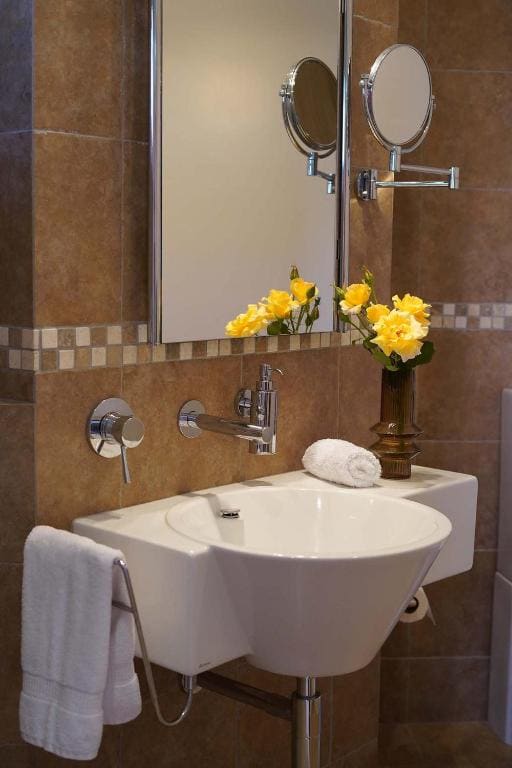 King Suite with Balcony room - Image 2