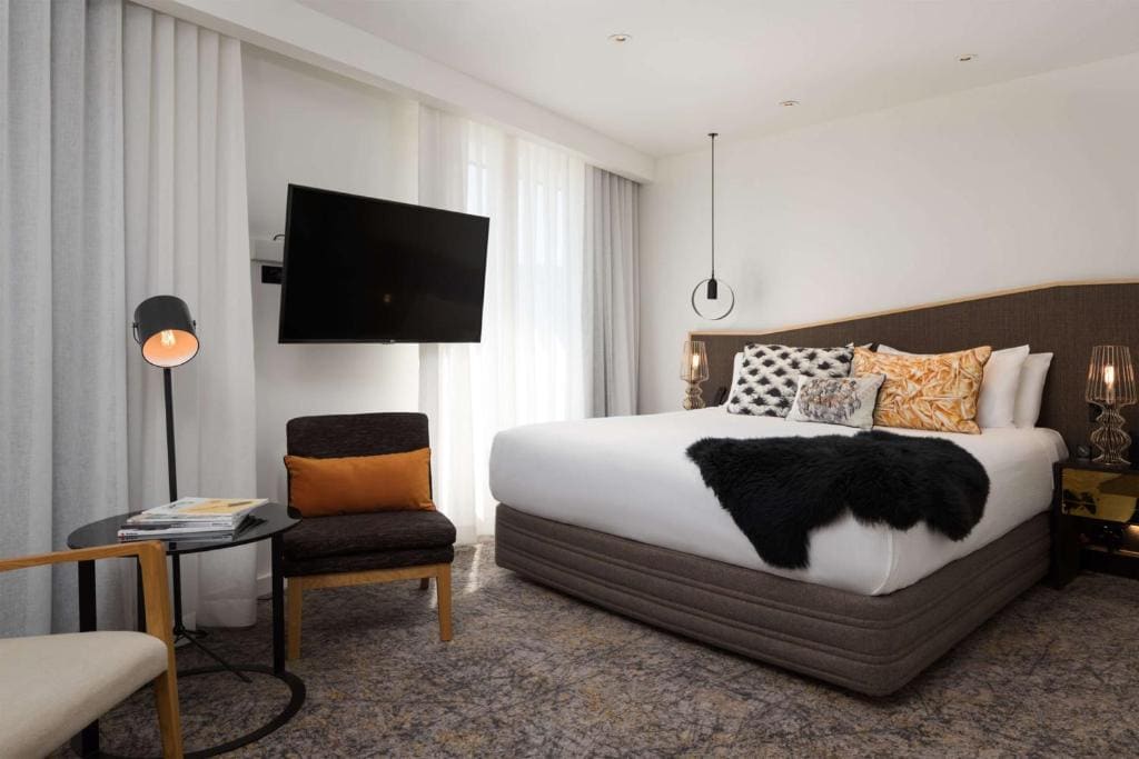 QT Deluxe King Room room - Image 1
