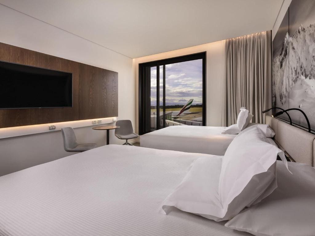 Executive Twin Room with Two Double Beds room - Image 2
