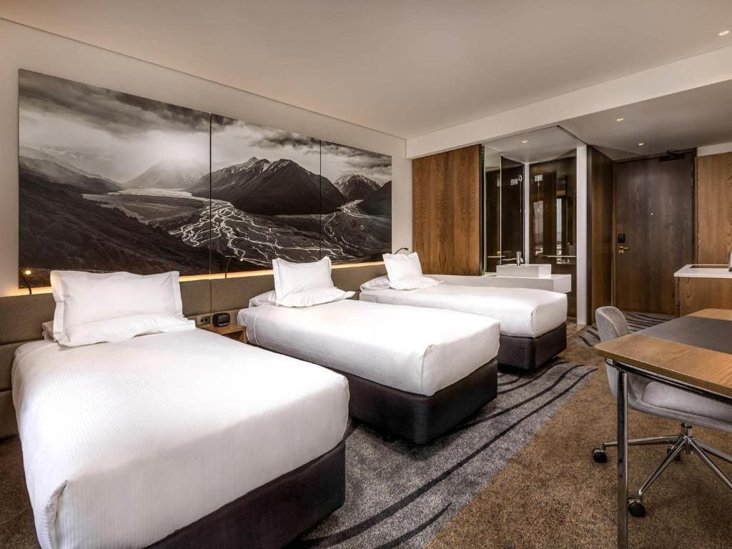 Superior Room with Three Single Beds room - Image 2