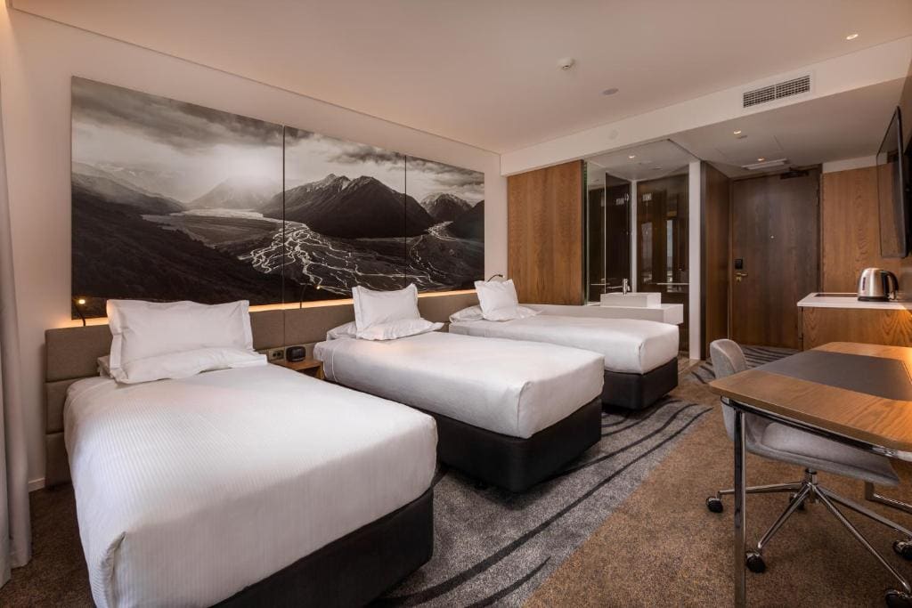 Superior Room with Three Single Beds room - Image 3