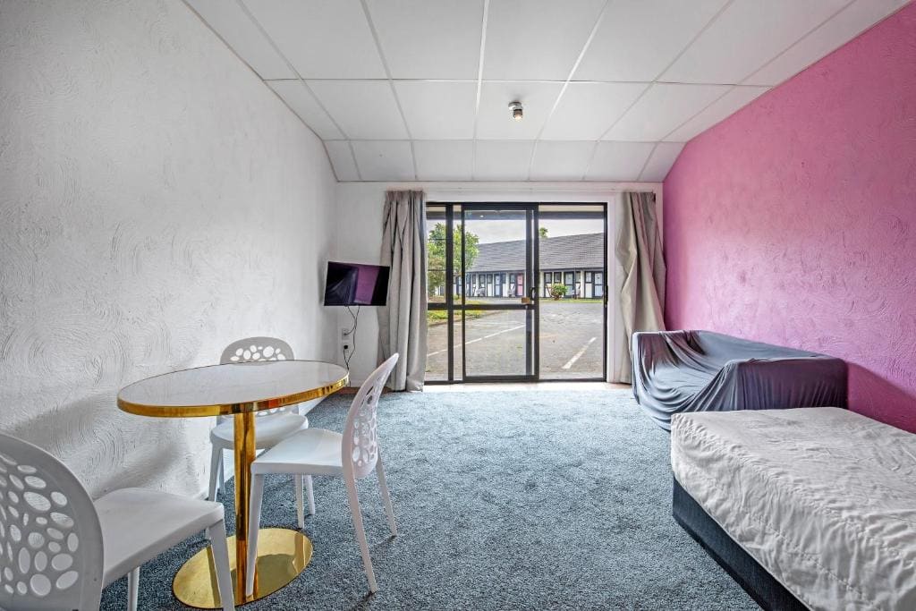 Apartment room - Image 2