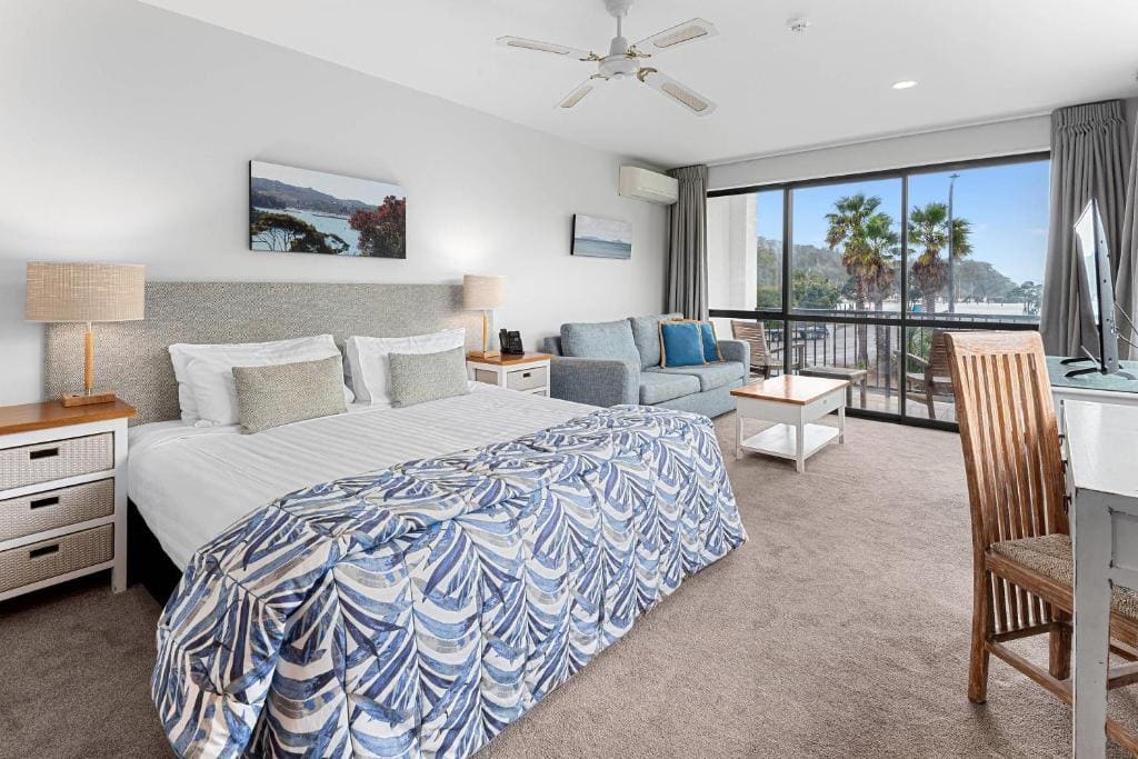 Deluxe King Room with Marina View room - Image 2
