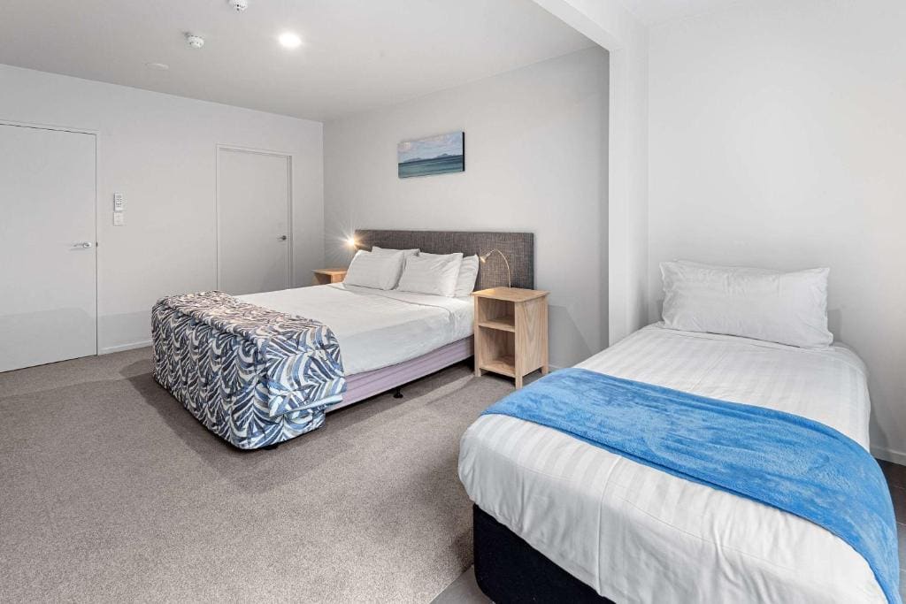 Standard King Room - Non-Smoking room - Image 3