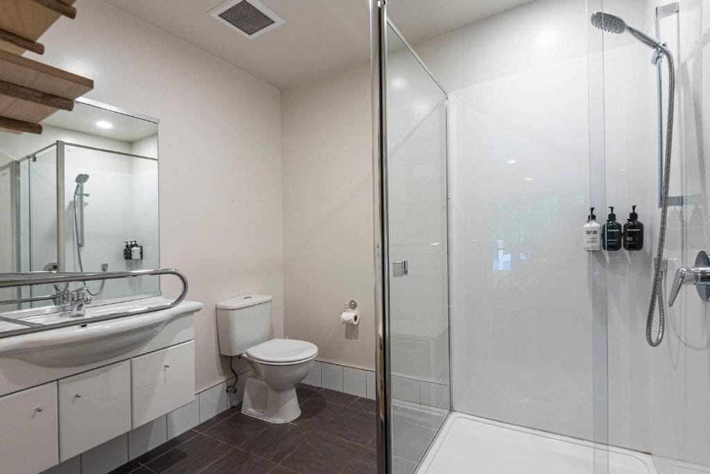 Two-Bedroom Appartment room - Image 2