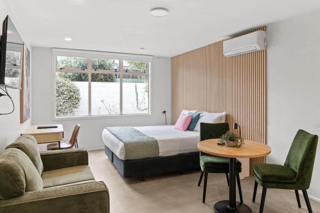 One-Bedroom Suite room - Image 2