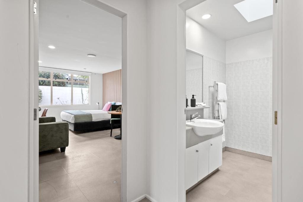 One-Bedroom Suite room - Image 3