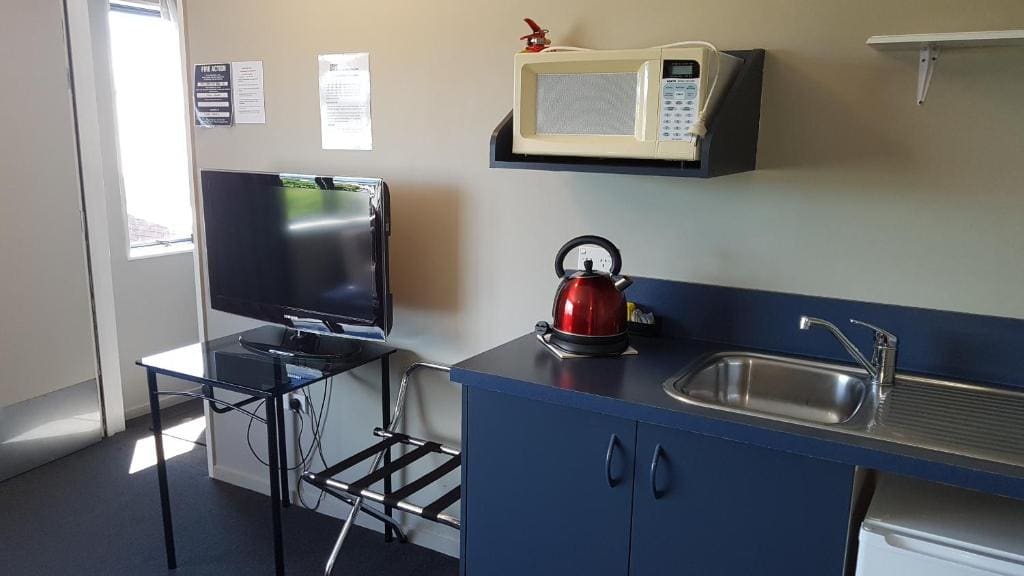 One-Bedroom Apartment room - Image 2