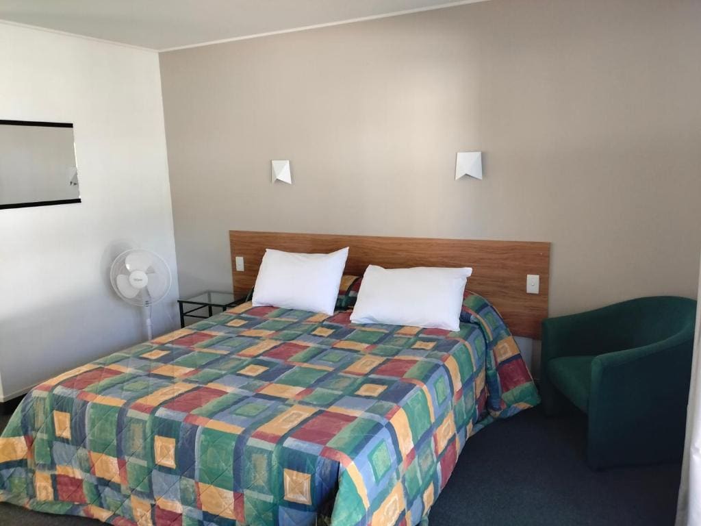 Deluxe Queen Room room - Image 1