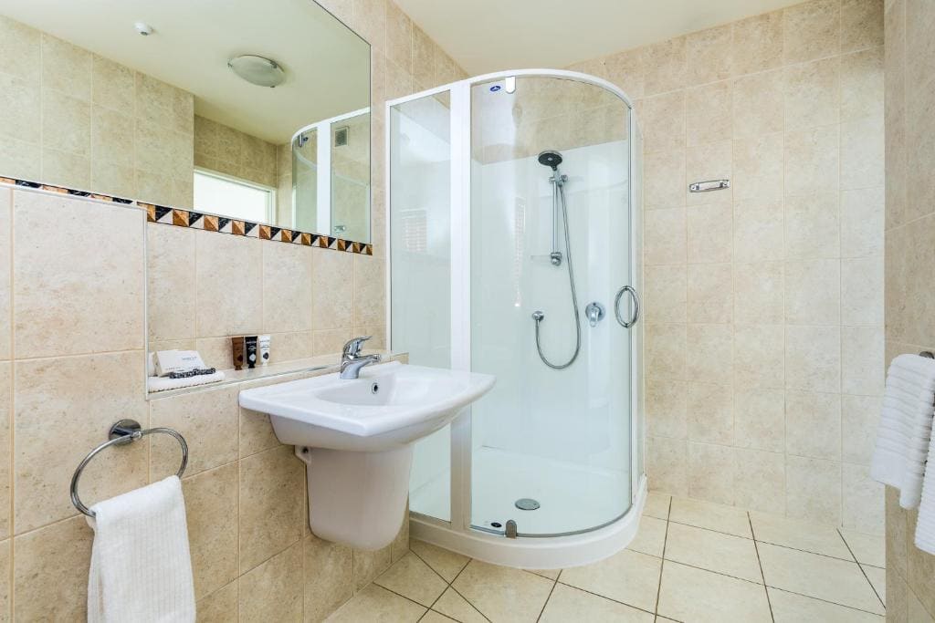 Luxury Upper Level Family Suite - Sleeps 5 room - Image 1