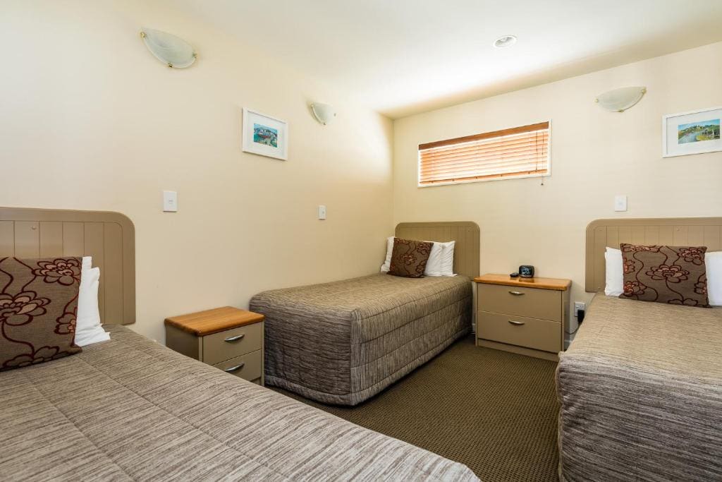 Luxury Upper Level Family Suite - Sleeps 5 room - Image 2