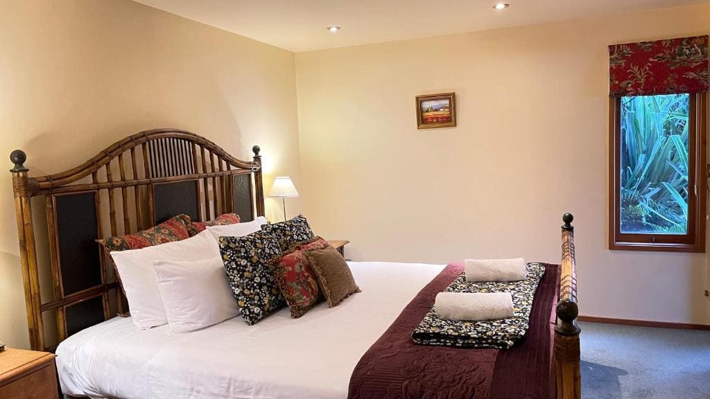 One-Bedroom Suite room - Image 2