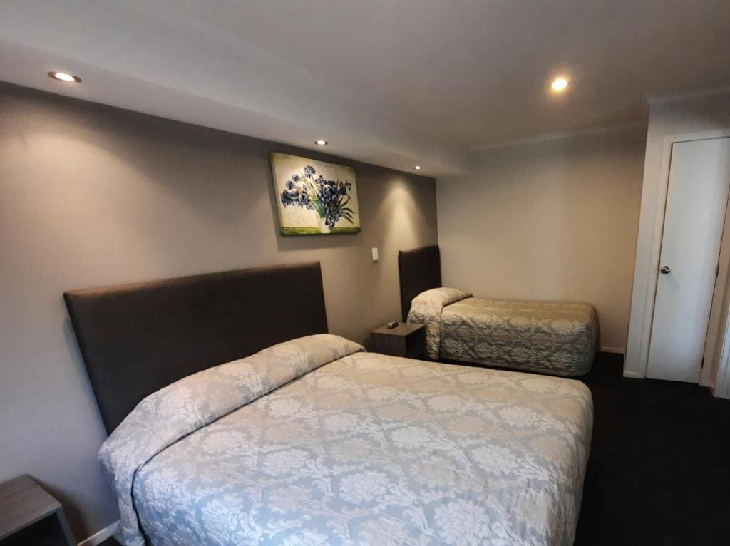 Family Room room - Image 2