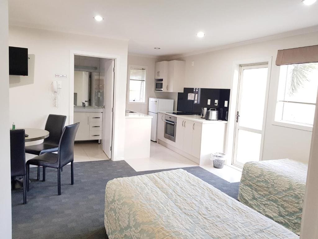 Family Room room - Image 3