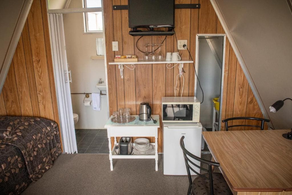 A-frame Cabin with en-suite room - Image 3