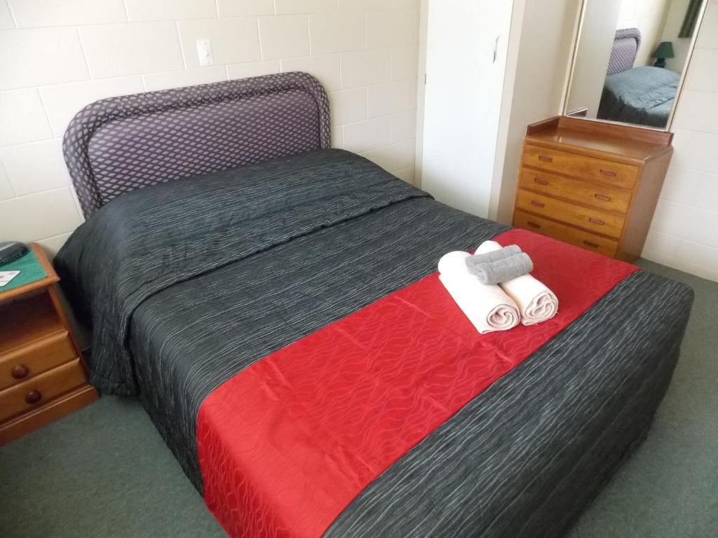 One-Bedroom Apartment room - Image 2