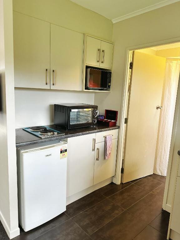 One-Bedroom Apartment room - Image 2