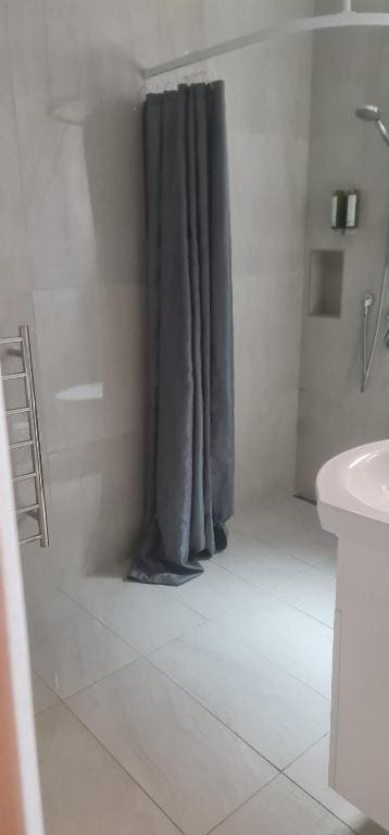 Queen Suite room - Image 1