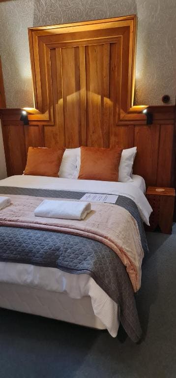 Queen Suite room - Image 3