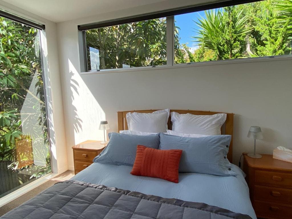 Deluxe Queen Room room - Image 1