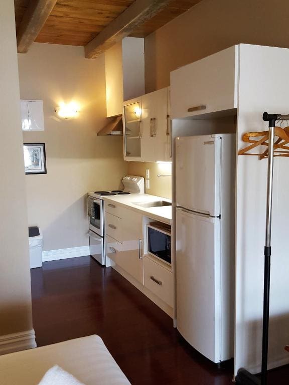 Standard Studio - 3 room - Image 2