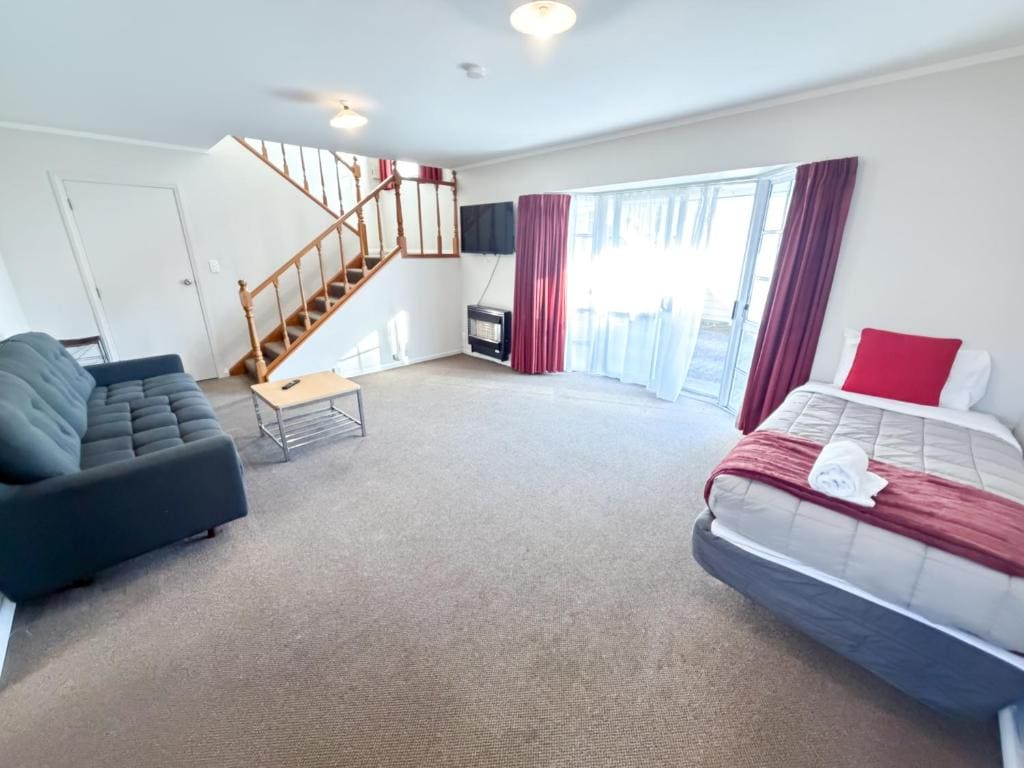 Family Room room - Image 1