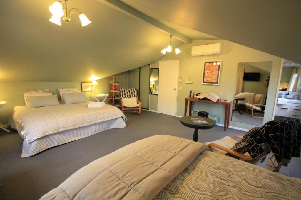 Triple Room with Private Bathroom room - Image 2