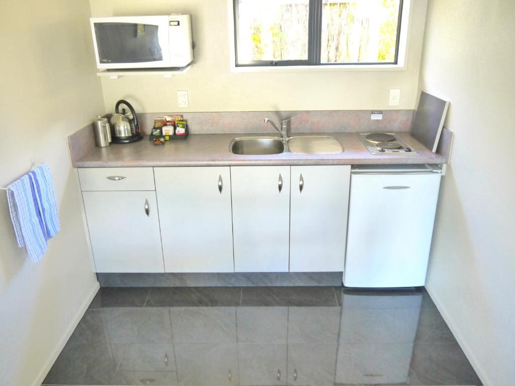 One-Bedroom Apartment with Kitchen and Spa Bath room - Image 2