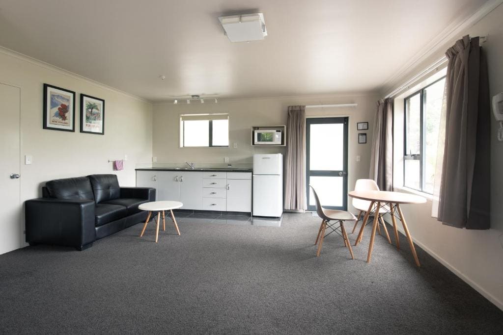 Studio with Kitchen and Mountain View room - Image 3