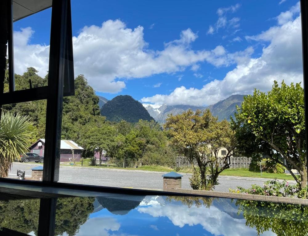 Studio with Kitchen and Mountain View room - Image 2