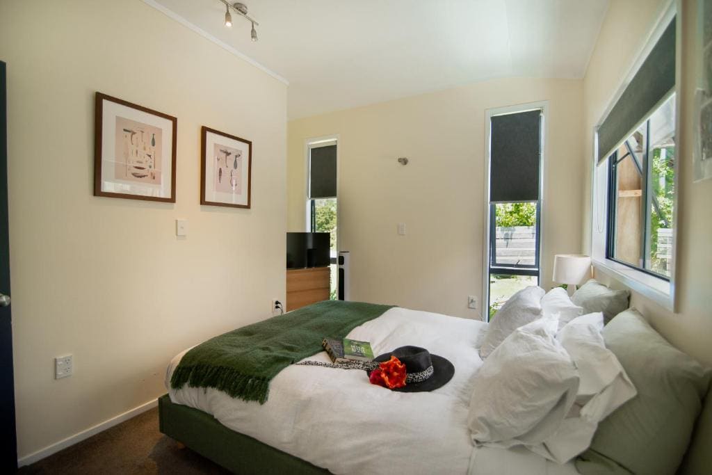 Deluxe Queen Room room - Image 2
