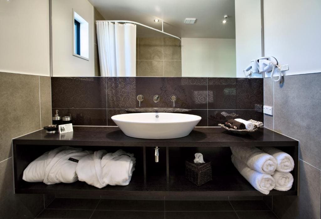 Executive King One-Bedroom Apartment - St James room - Image 3