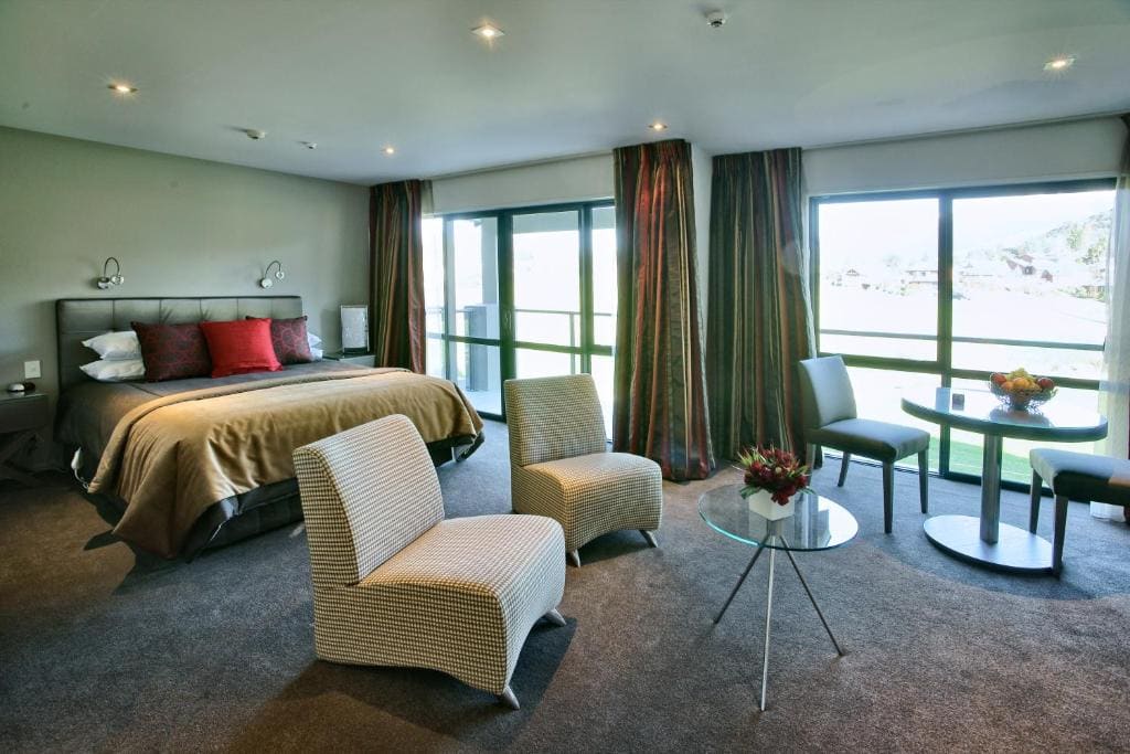 Executive Studio with Spa Bath room - Image 3