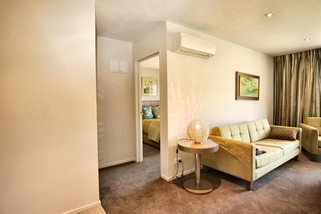 Executive King One-Bedroom Apartment - St James room - Image 1