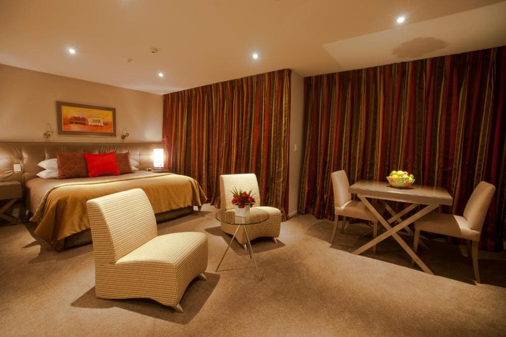 Executive Studio with Spa Bath room - Image 2