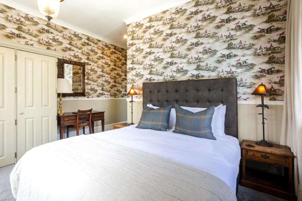 Hunter Suite room - Image 1