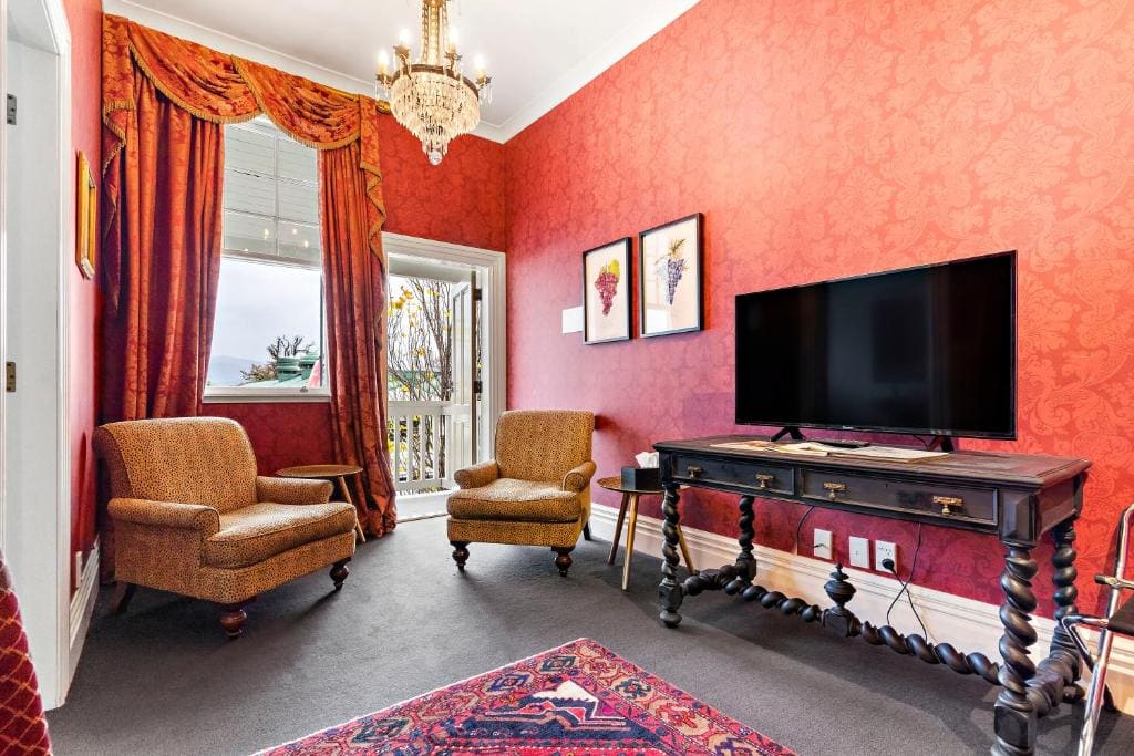 Pinot Noir Suite room - Image 1