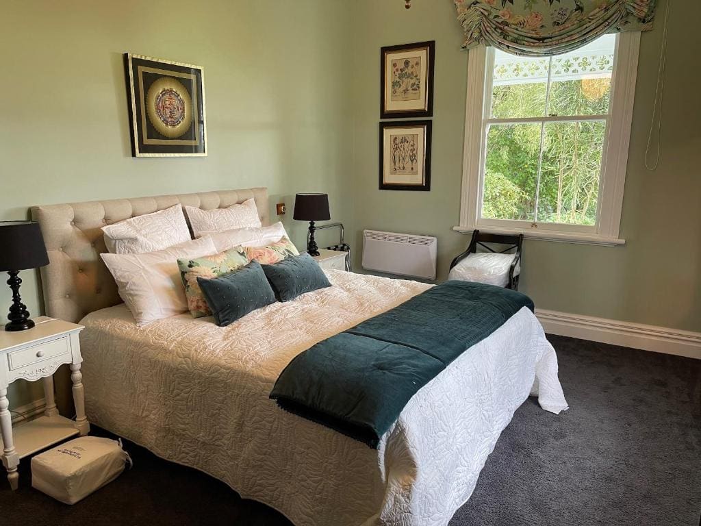 Deluxe King Room room - Image 1