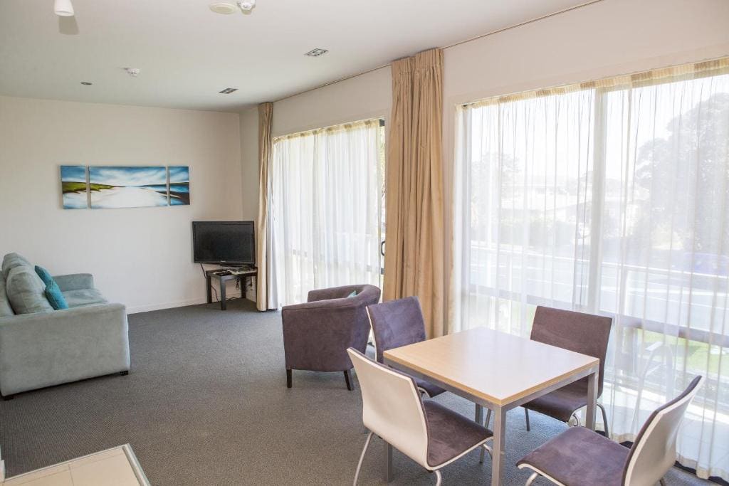 Waves King Suite with Spa Bath room - Image 2